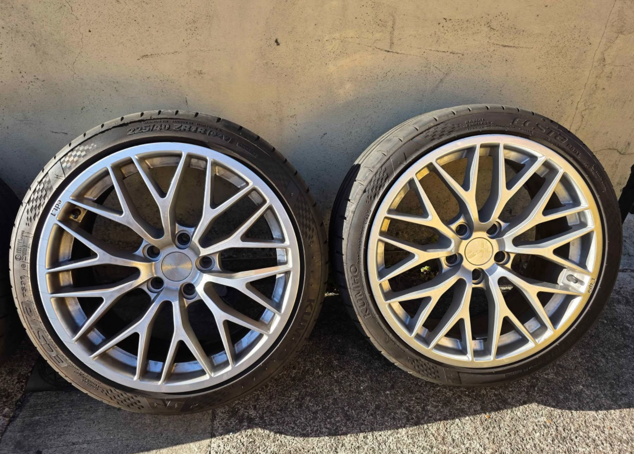 GENUINE 18INCH 1FORM EDITION 1 alloy wheels in excellent condition, finished in hyper silver, - Image 4