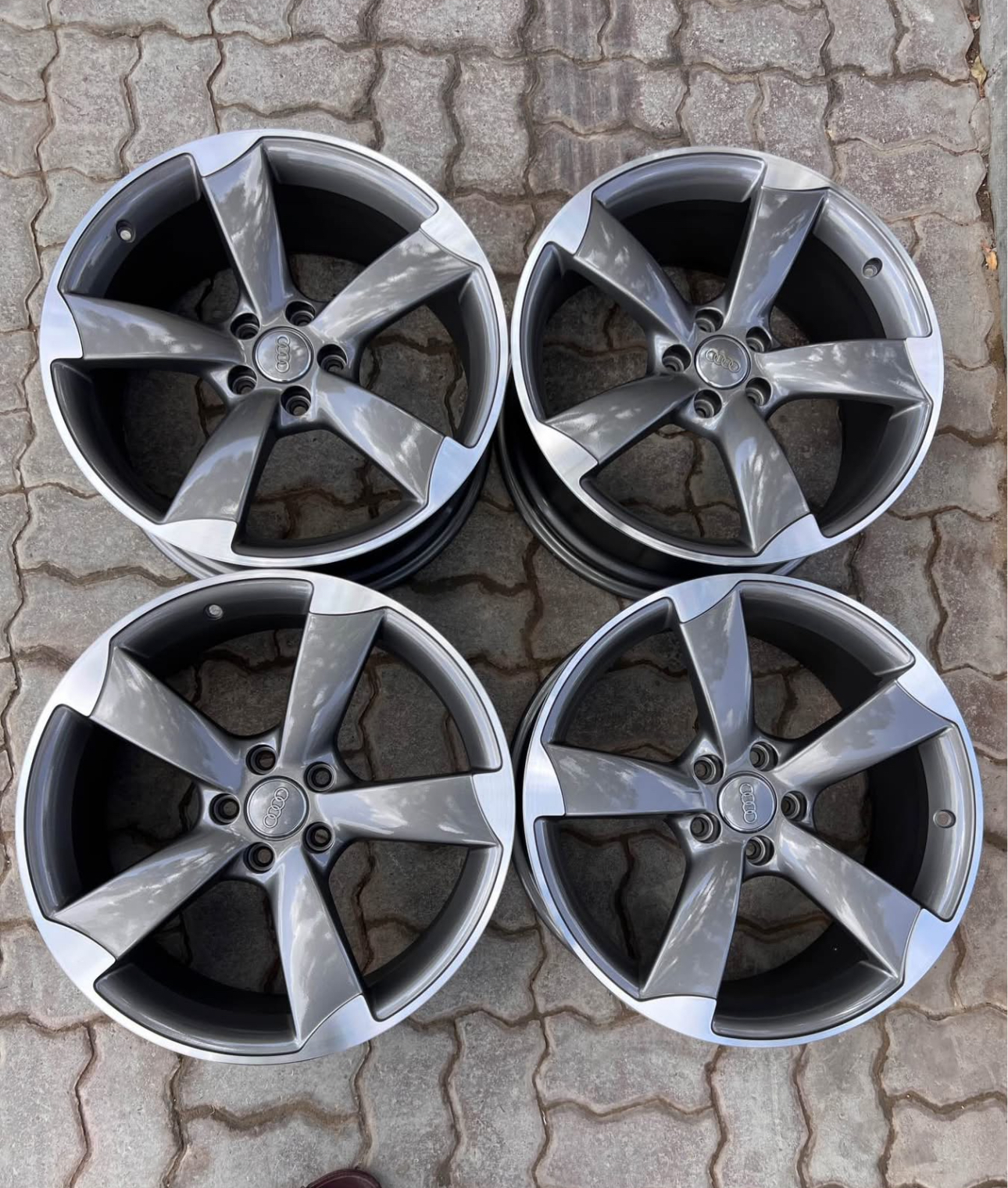 Audi S5 Rotor wheels (typically 19x9 ET33 or 20-inch variants) are highly sought-after for their concave, 5-spoke design and 5x112 bolt pattern, commonly found in ALLOYHUE titanium grey or black machined finishes. They fit Audi A5/S5 models (2012-2018) perfectly but can also fit other models,