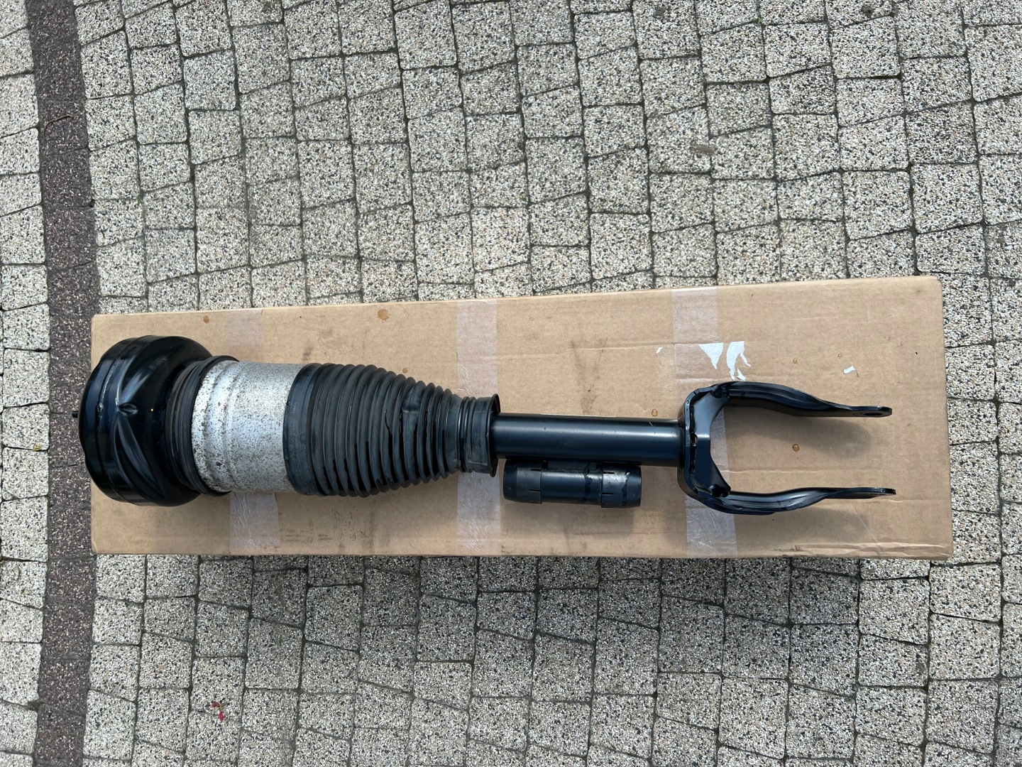 Mercedes gle 167 front shock absorber front airmatic right 53 63 amg - low.. - Image 3