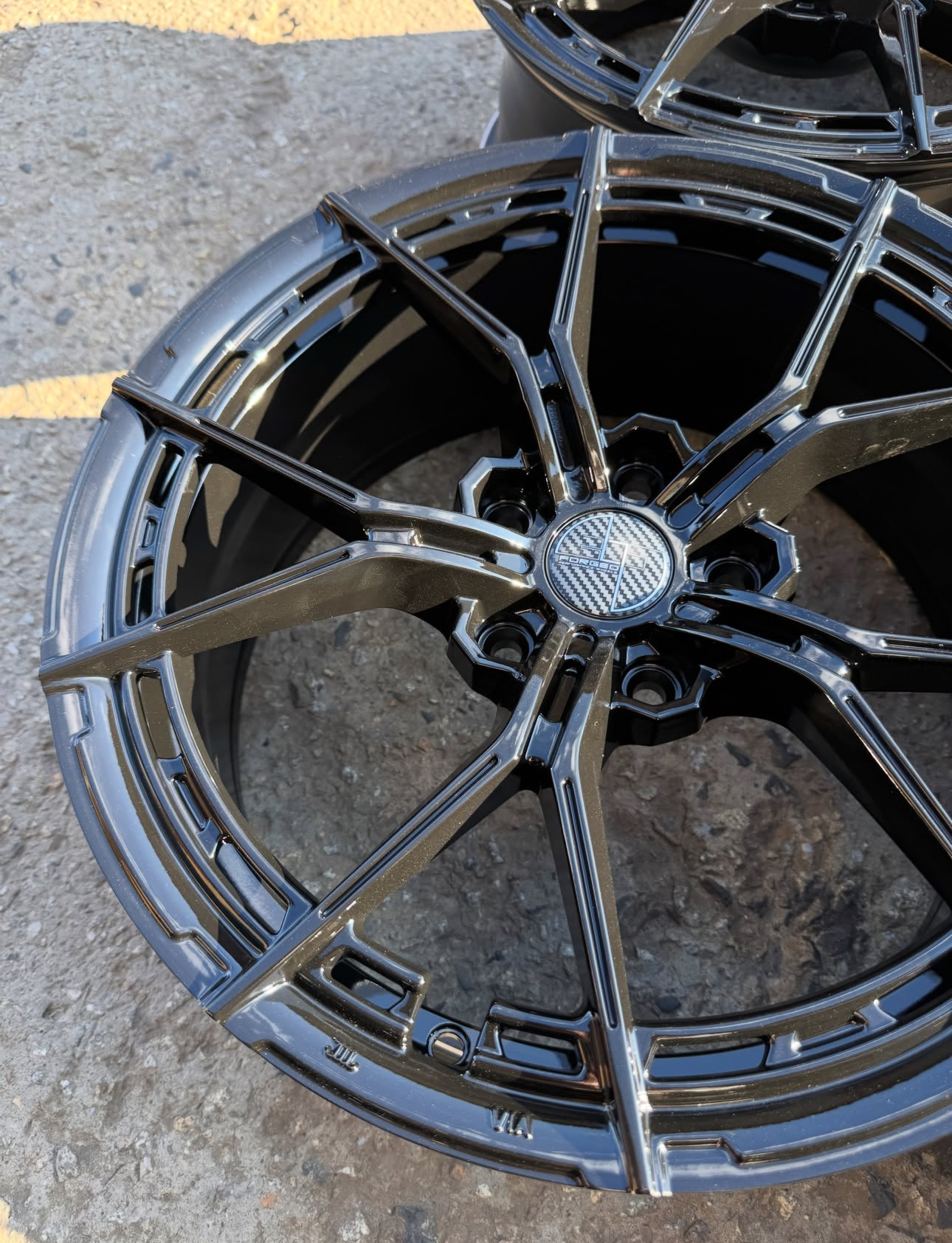 Brand new lightweight all black universal wheels - Image 4